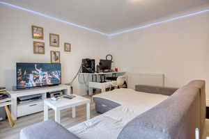 Lounge/Diner- click for photo gallery